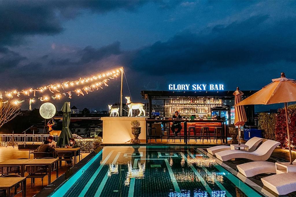 Glory Boutique Suites 清迈古城荣耀精品酒店 Chiang Mai Exterior foto